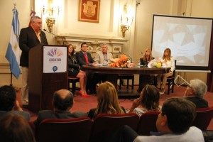 Empleados legislativos presentaron el primer “Diccionario de Términos Parlamentarios” del interior del país