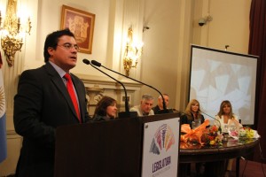 Empleados legislativos presentaron el primer “Diccionario de Términos Parlamentarios” del interior del país